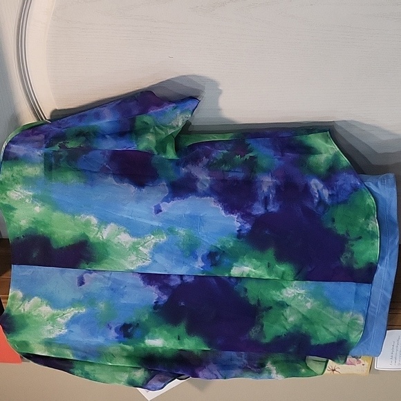 One World Live and Let Live Woman's Top Size S with Attached Tank Top - Picture 2 of 8